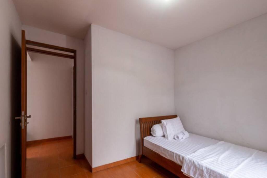 Spacious, White-Villa Belgareti @Kiara Condong 万隆 外观 照片