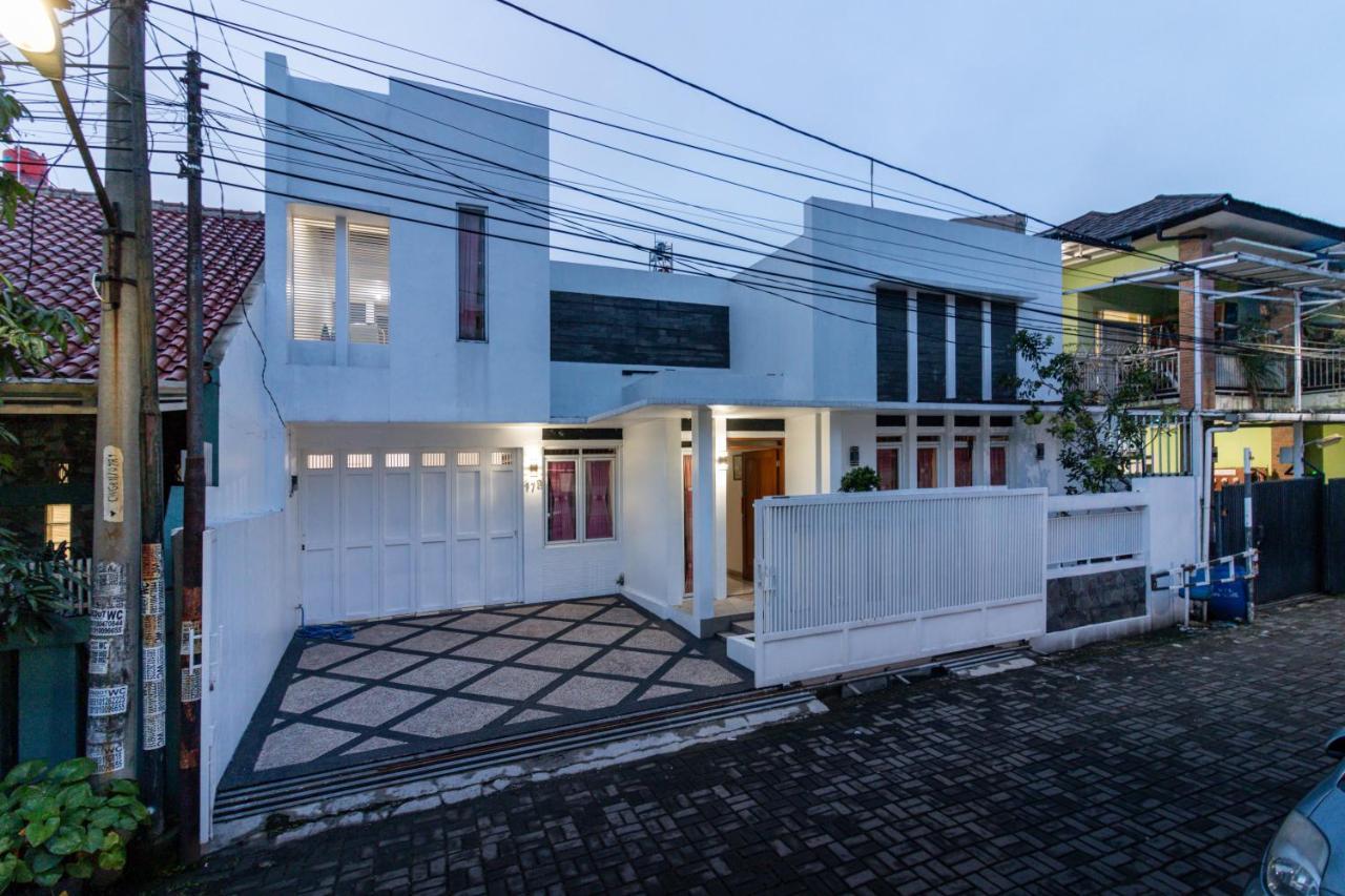 Spacious, White-Villa Belgareti @Kiara Condong 万隆 外观 照片